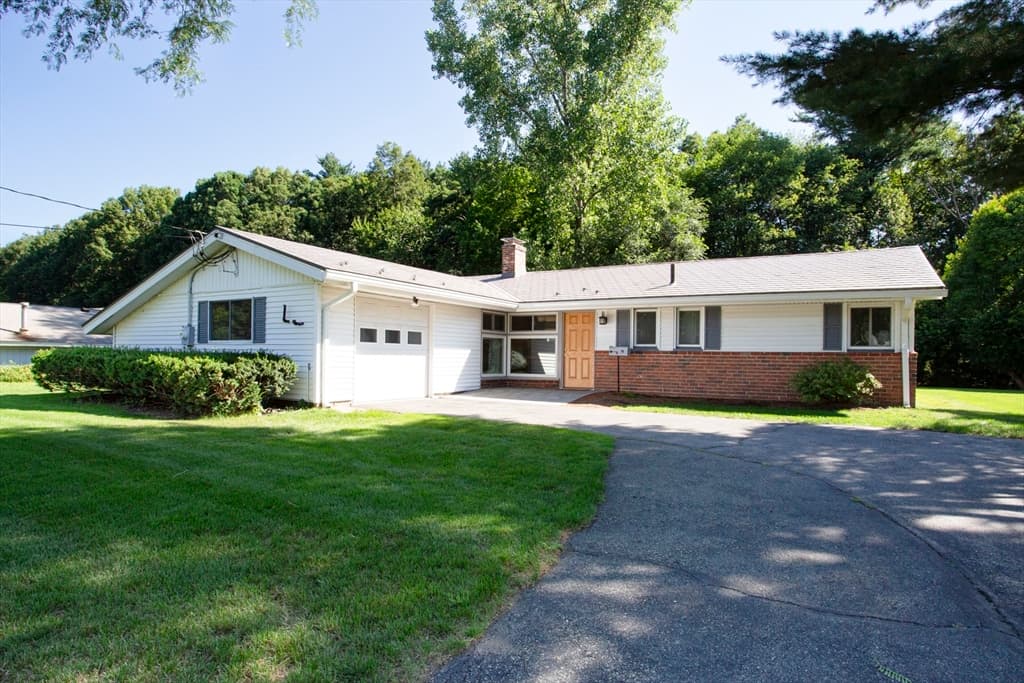 11 Mary Agnes Road, Framingham MA 01701