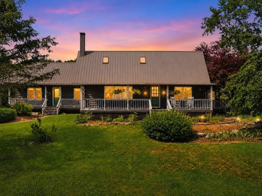 15 Thompson Rd, Hubbardston MA 01452