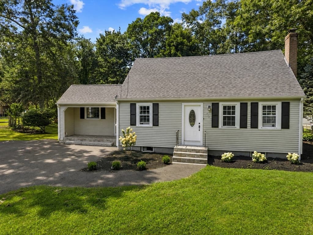 214 Mechanic St, Foxboro MA 02035