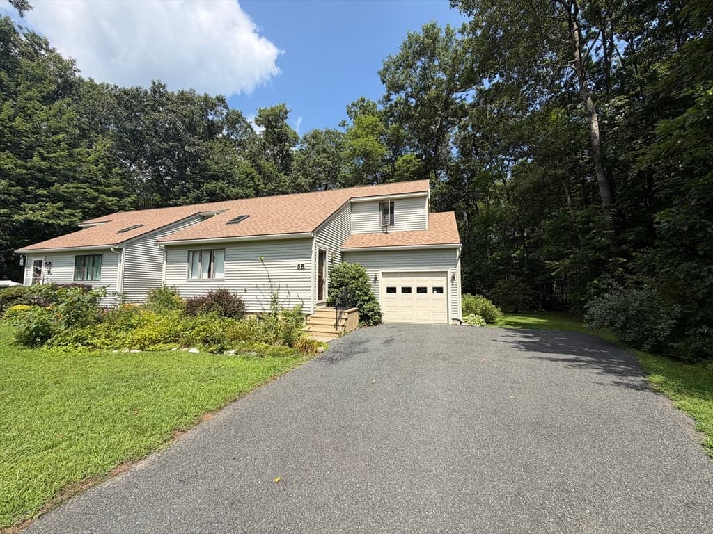 5 Meadow Oak Ln # B, Deerfield MA 01373 photo 2