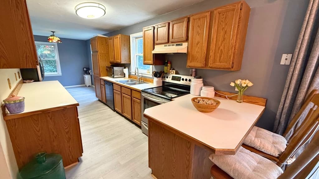 14 Indian Ridge Dr, Leominster MA 01453 photo 3