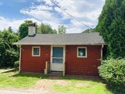 5 Grapevine Rd, Gloucester MA 01930