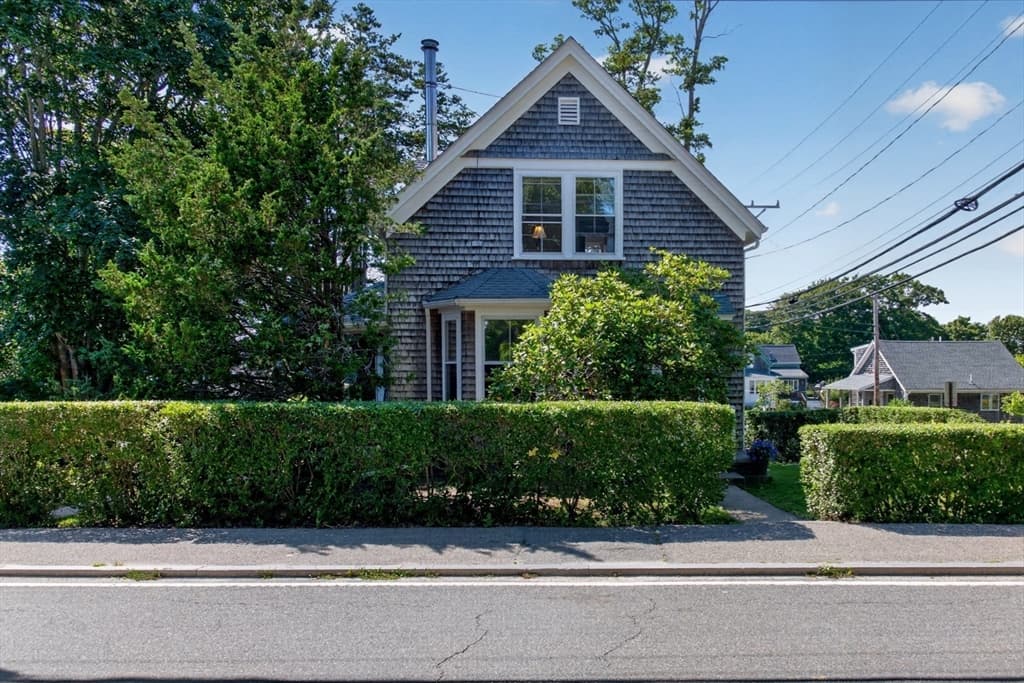 62 School St, Falmouth MA 02543 photo 3