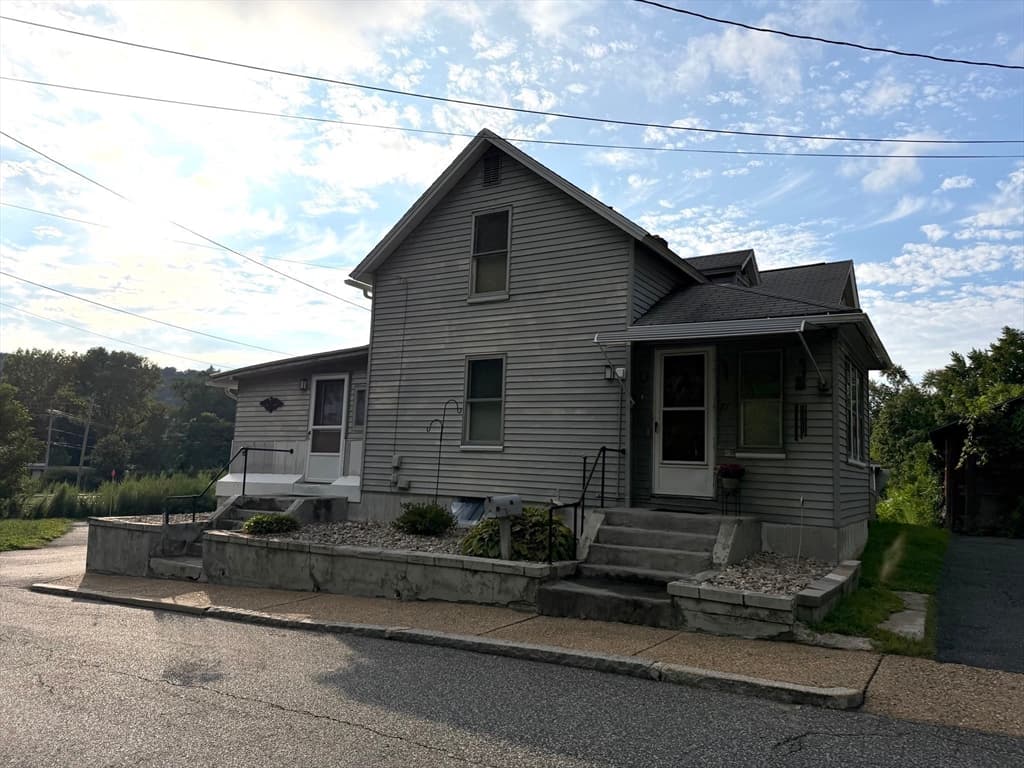 27 Dublin St, Palmer MA 01069 photo 2