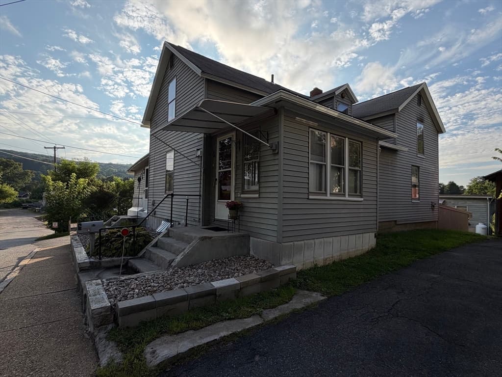 27 Dublin St, Palmer MA 01069