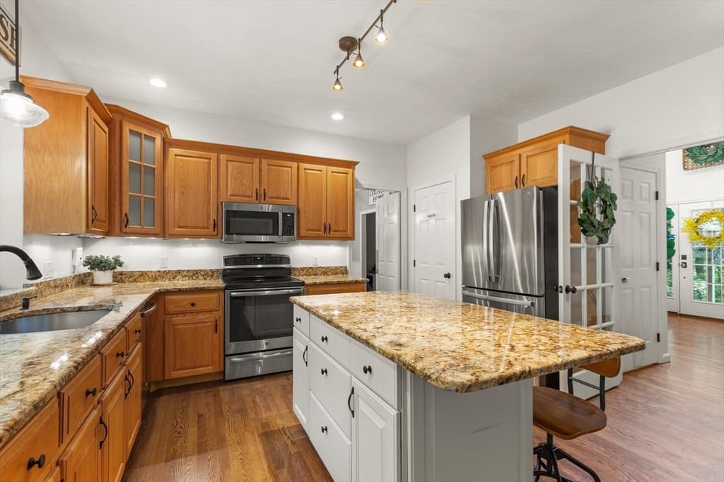 2 Brookside St, Upton MA 01568 photo 5