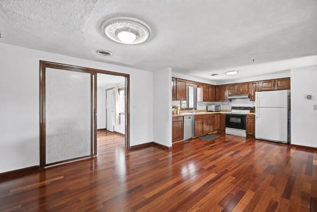 4 Baril Ln, Chicopee MA 01013 photo 23