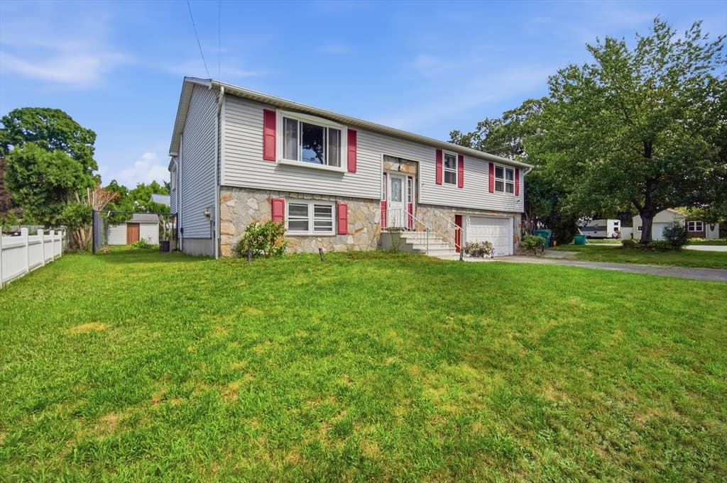 4 Baril Ln, Chicopee MA 01013 photo 2