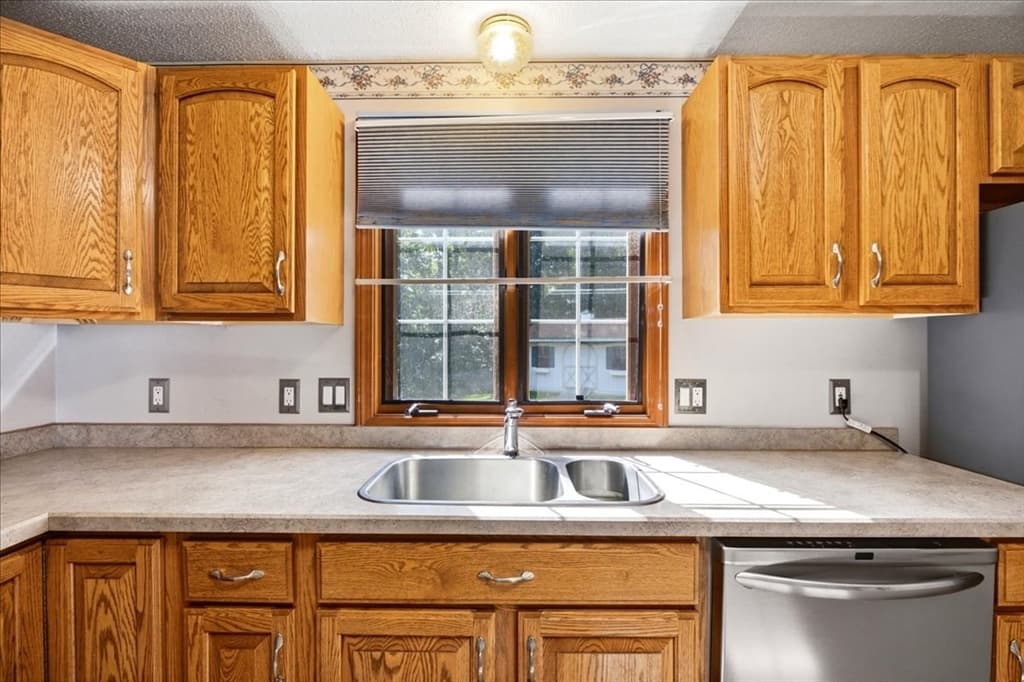 18 Scott Hollow Dr, Holyoke MA 01040 photo 10
