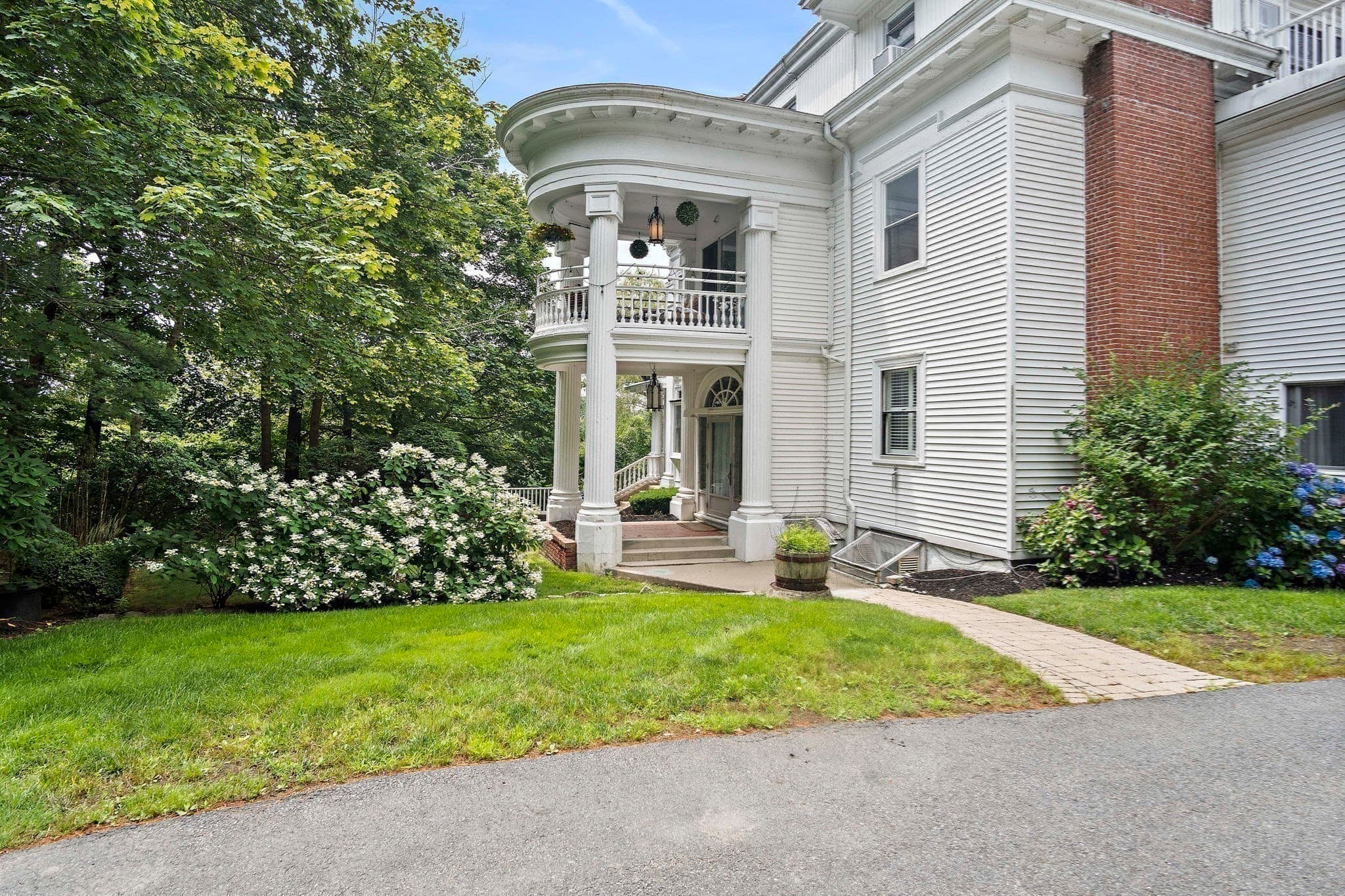 Condominium at 1401 Great Pond Road # 8, North Andover MA 01845, photo 25 of 38