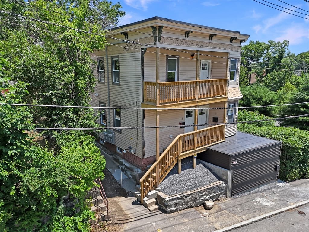 8 Sheldon St, Fitchburg MA 01420
