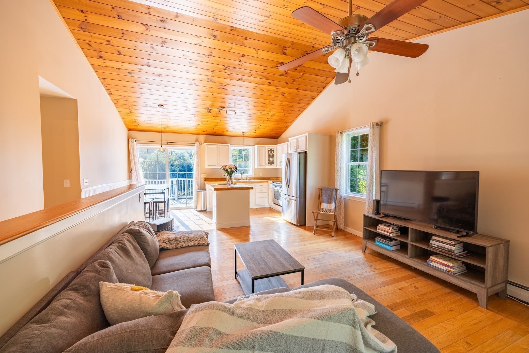 Single Family Residence at 17 Atwater Pl, West Brookfield MA 01585, West Brookfield, photo 3 of 33