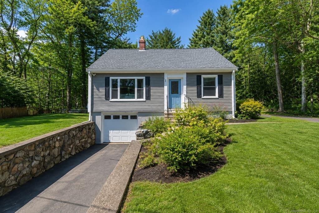 324 Taunton St, Wrentham MA 02093