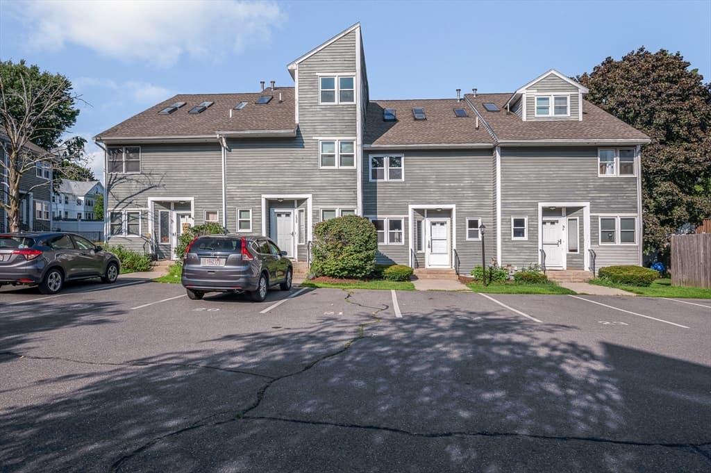 38 Farmland Rd # C, Lowell MA 01850