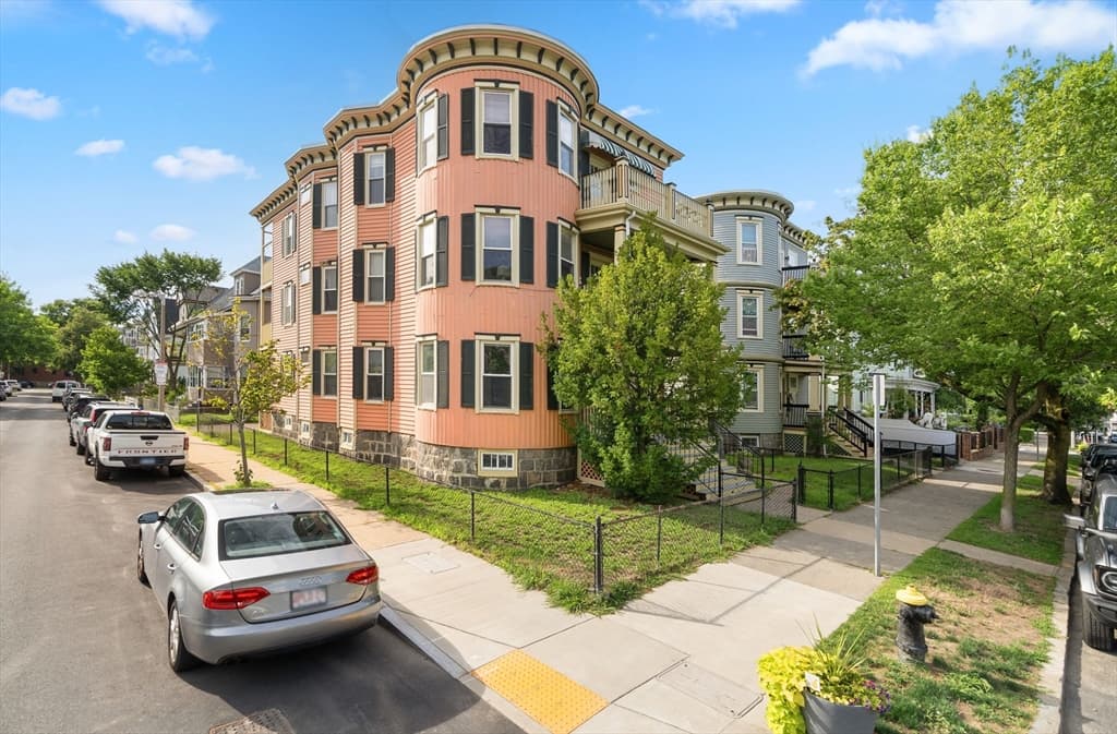 19 Pleasant St, Boston MA 02125