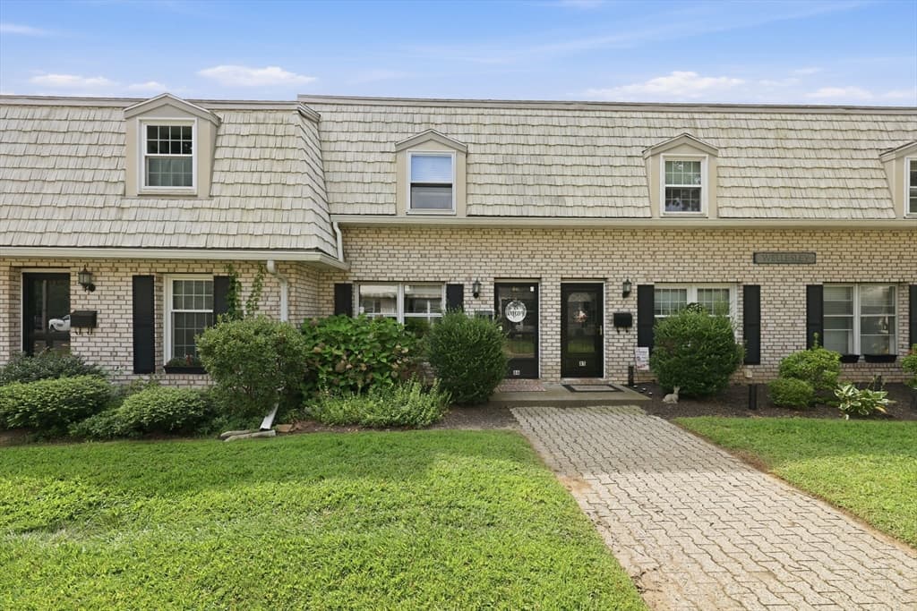 86 Corey Colonial # 86, Agawam MA 01001