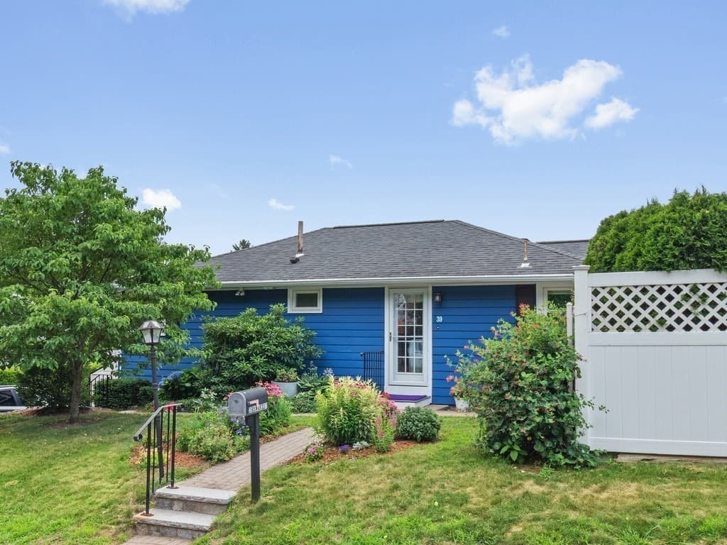 Single Family Residence at 39 Smart Street, Waltham MA 02451, Waltham, photo 2 of 34