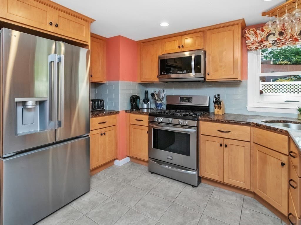 Single Family Residence at 39 Smart Street, Waltham MA 02451, Waltham, photo 4 of 34