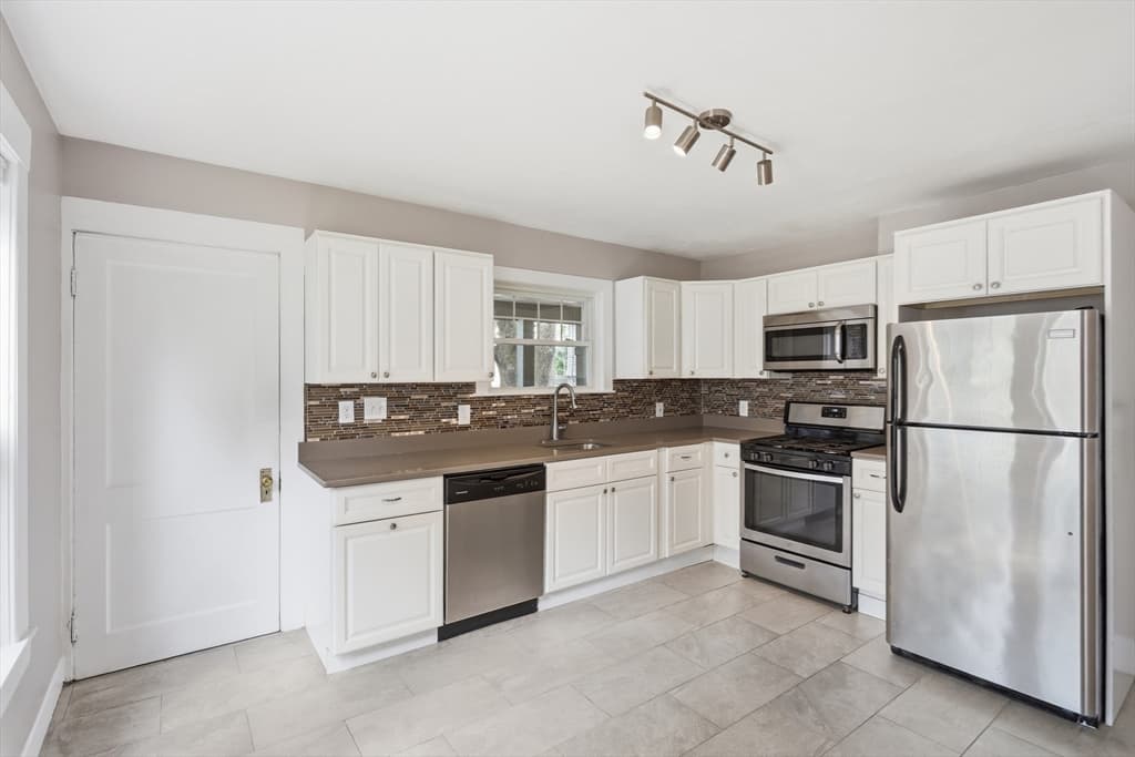 34 Daniels St # 34, Lowell MA 01852 photo 15