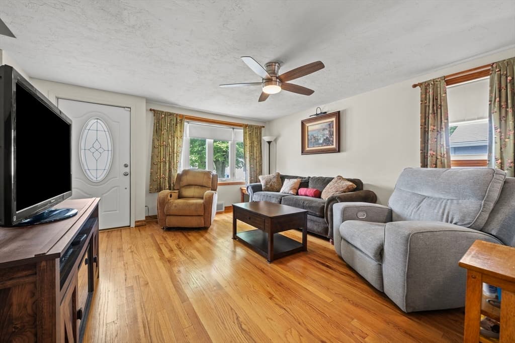 14 Richard Cir, Woburn MA 01801 photo 9