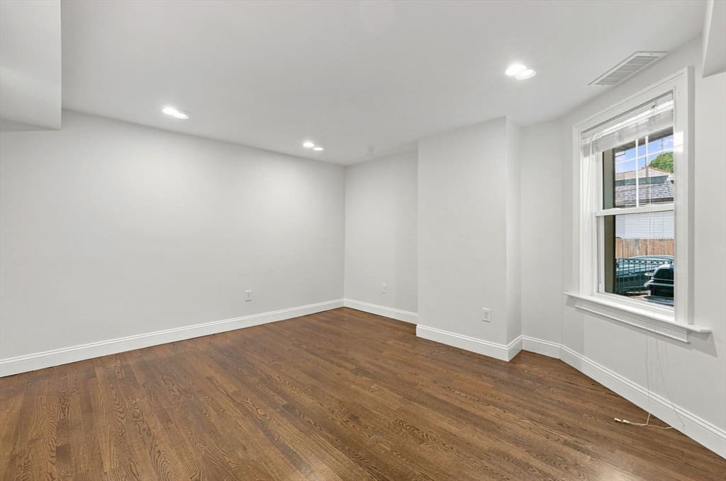 16 Thomas Park # 1, Boston MA 02127 photo 24