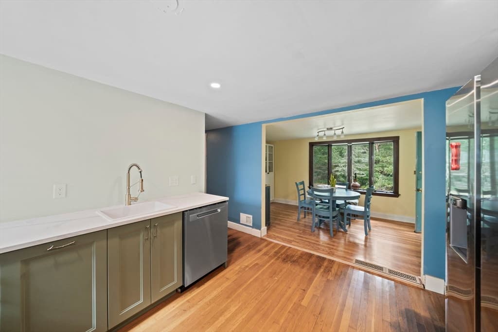 495 Thicket St, Weymouth MA 02190 photo 7