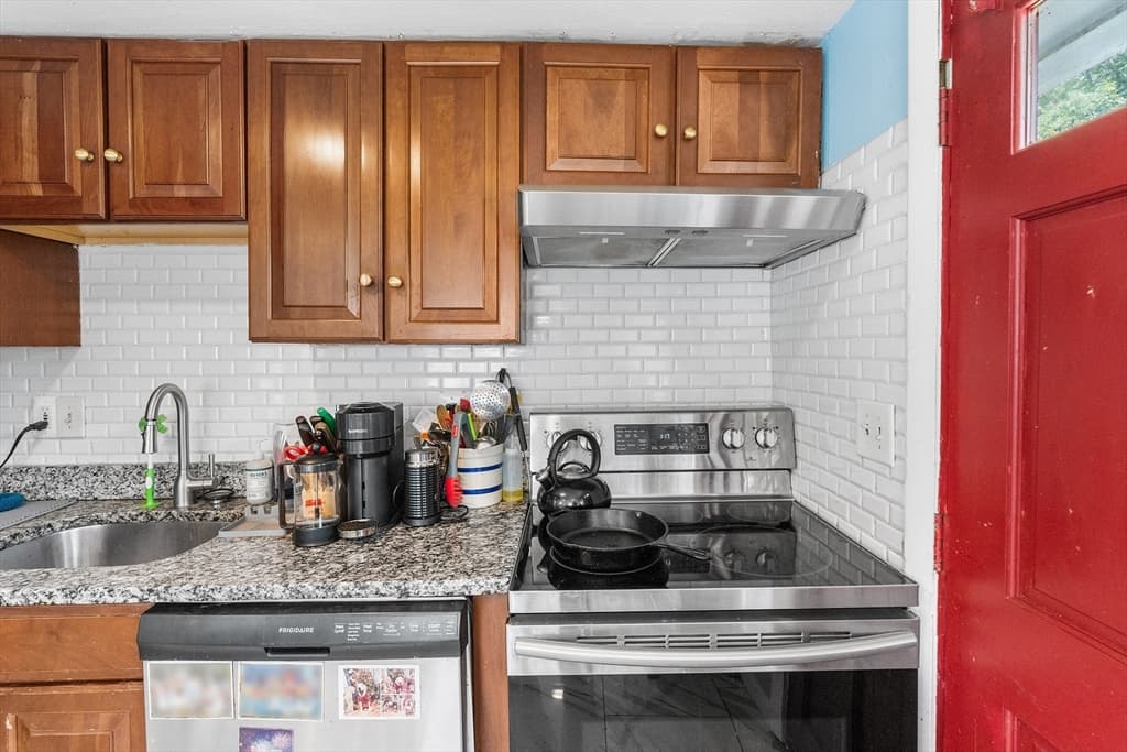 46 Stonehill Rd, Boston MA 02136 photo 3