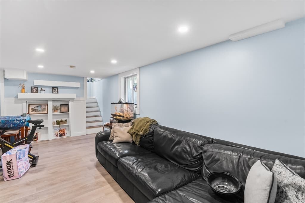 46 Stonehill Rd, Boston MA 02136 photo 9