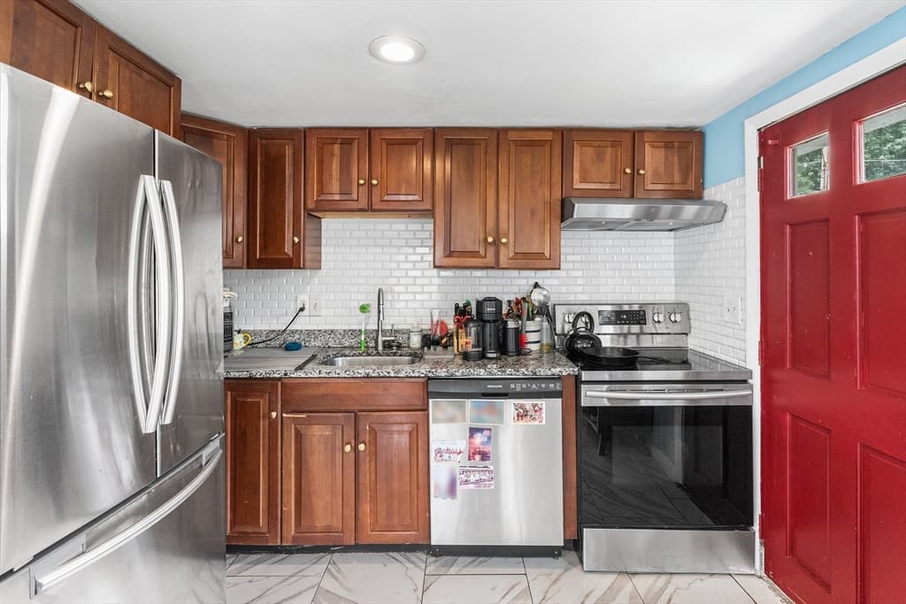 46 Stonehill Rd, Boston MA 02136 photo 4