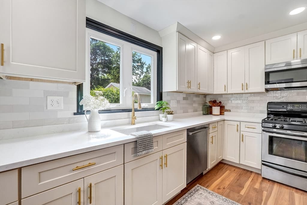 Single Family Residence at 6 Elm Ct, Maynard MA 01754, Maynard, photo 5 of 39