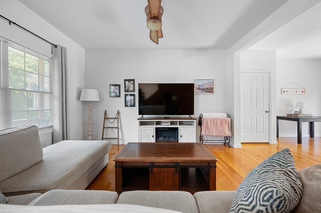 Condominium at 17 Oakes Cir # 17, Millbury MA 01527, Millbury, photo 6 of 34