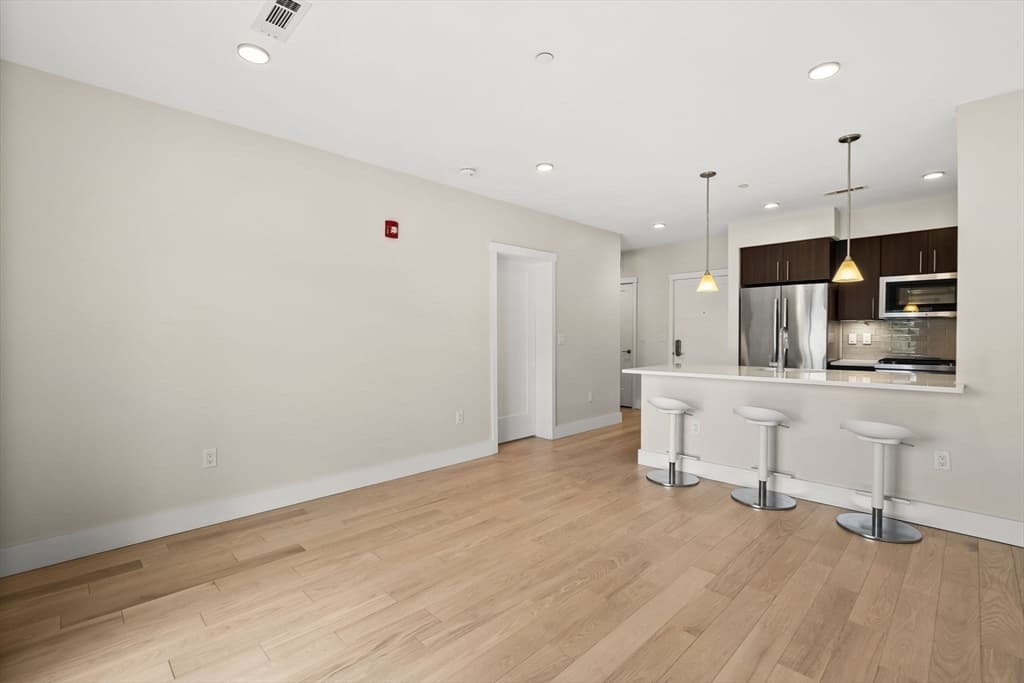 1975 Massachusetts Ave # 302, Cambridge MA 02140 photo 9