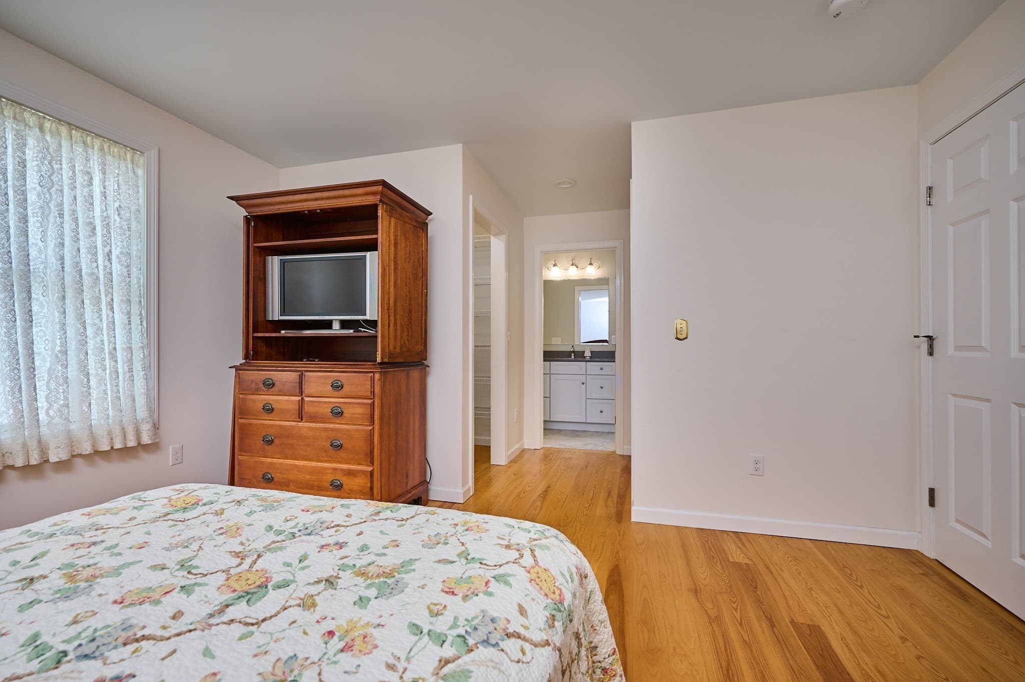 Single Family Residence at 420 Hadley Rd, Sunderland MA 01375, photo 13 of 33