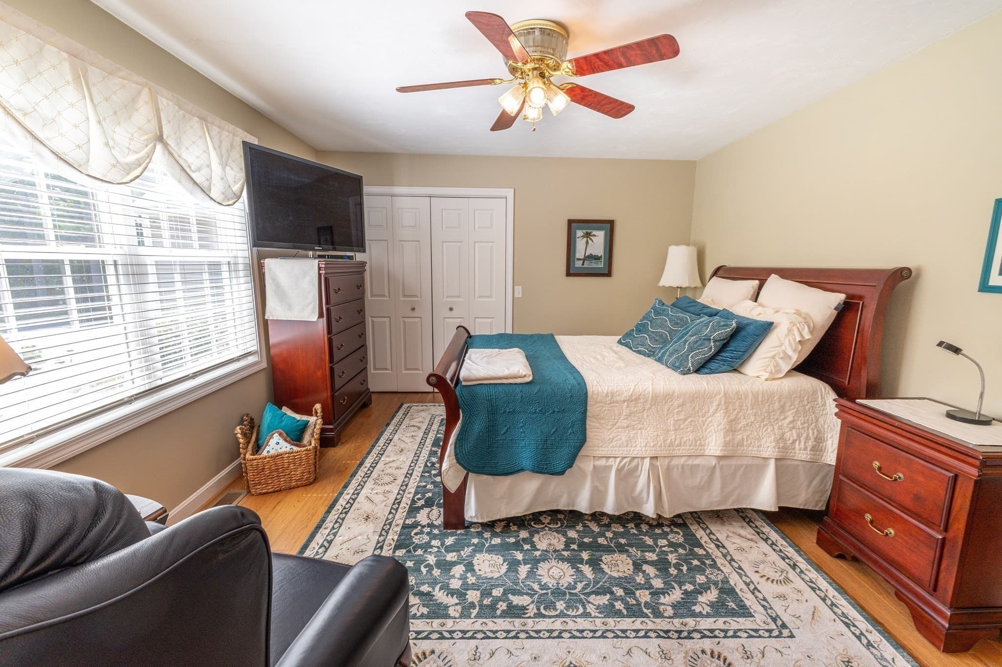 Single Family Residence at 383 Mashapaug Rd, Holland MA 01521, photo 18 of 42