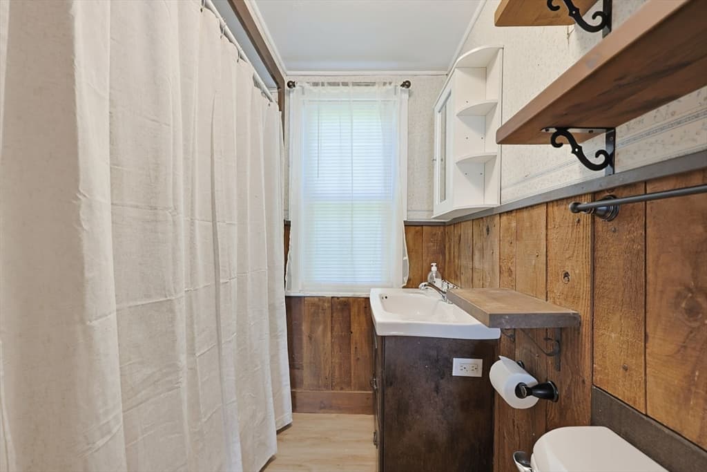 525 Clark St, Gardner MA 01440 photo 13