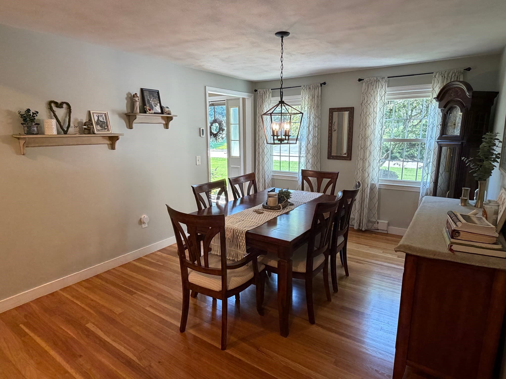 Single Family Residence at 4 Robertson Rd, Auburn MA 01501, Auburn, photo 7 of 32