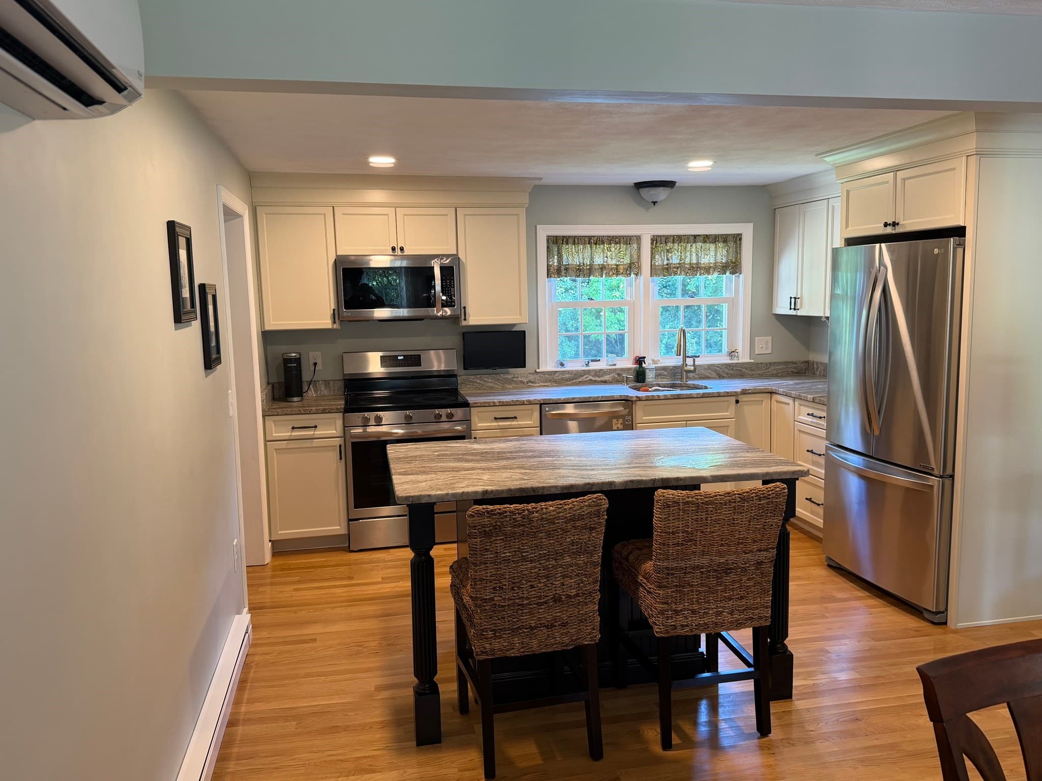 Single Family Residence at 4 Robertson Rd, Auburn MA 01501, Auburn, photo 8 of 32