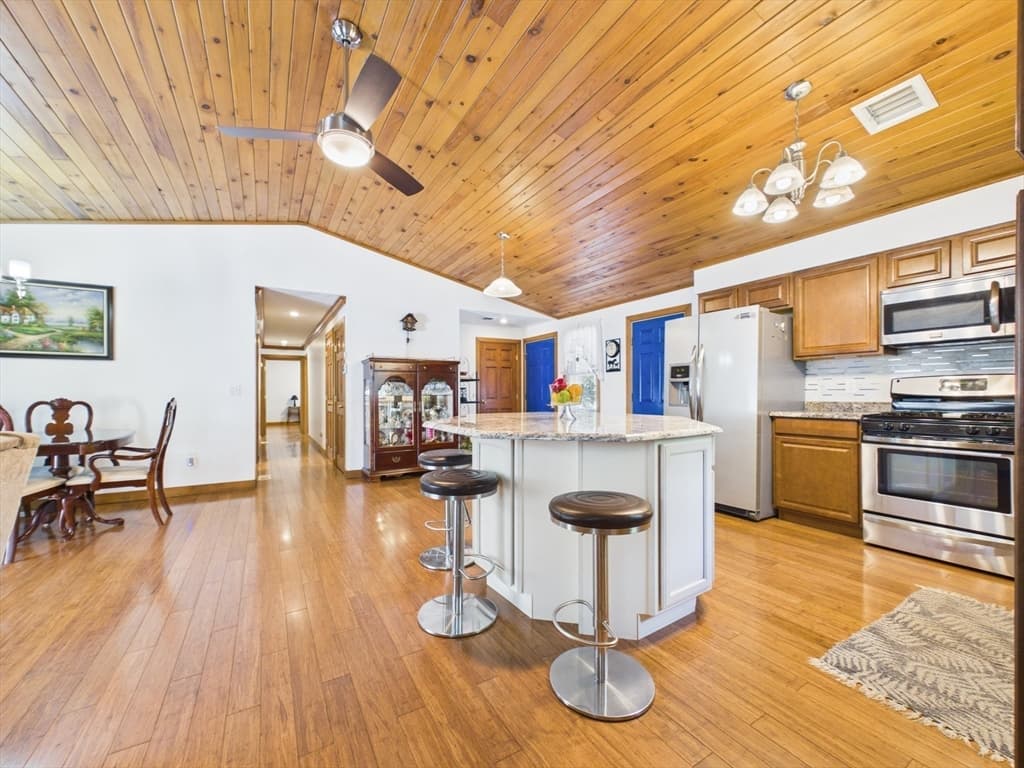 615 Taunton Ave, Seekonk MA 02771 photo 3