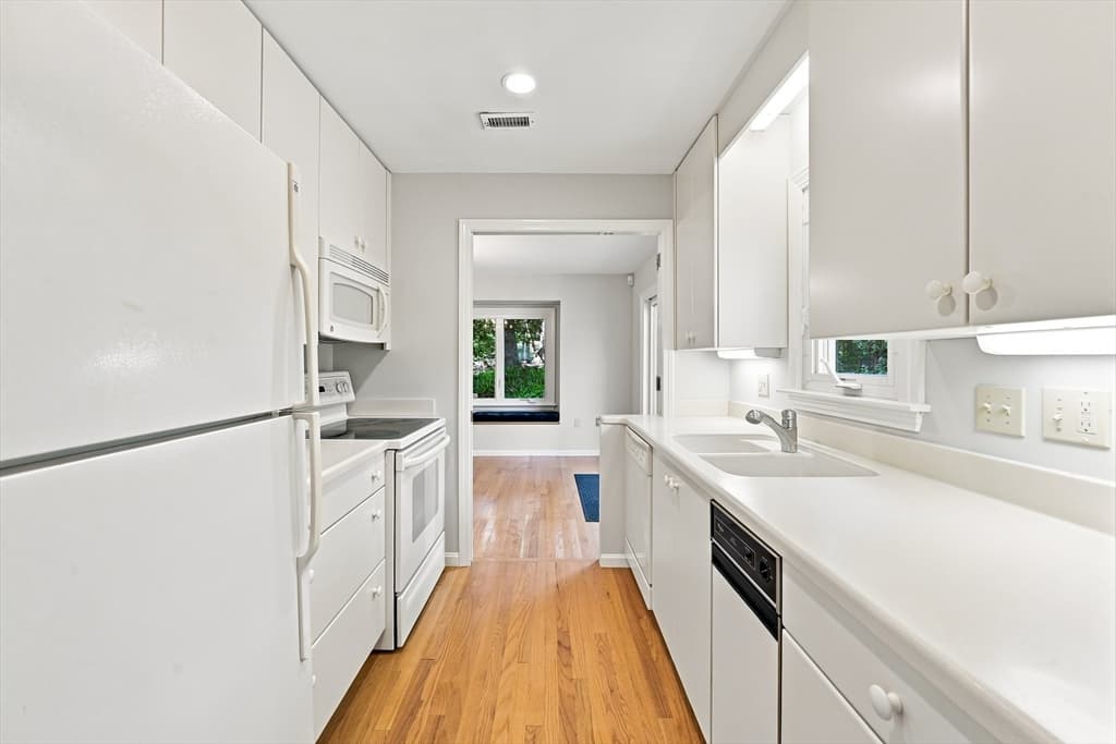 15 Fifer Ln # 15, Lexington MA 02420 photo 10