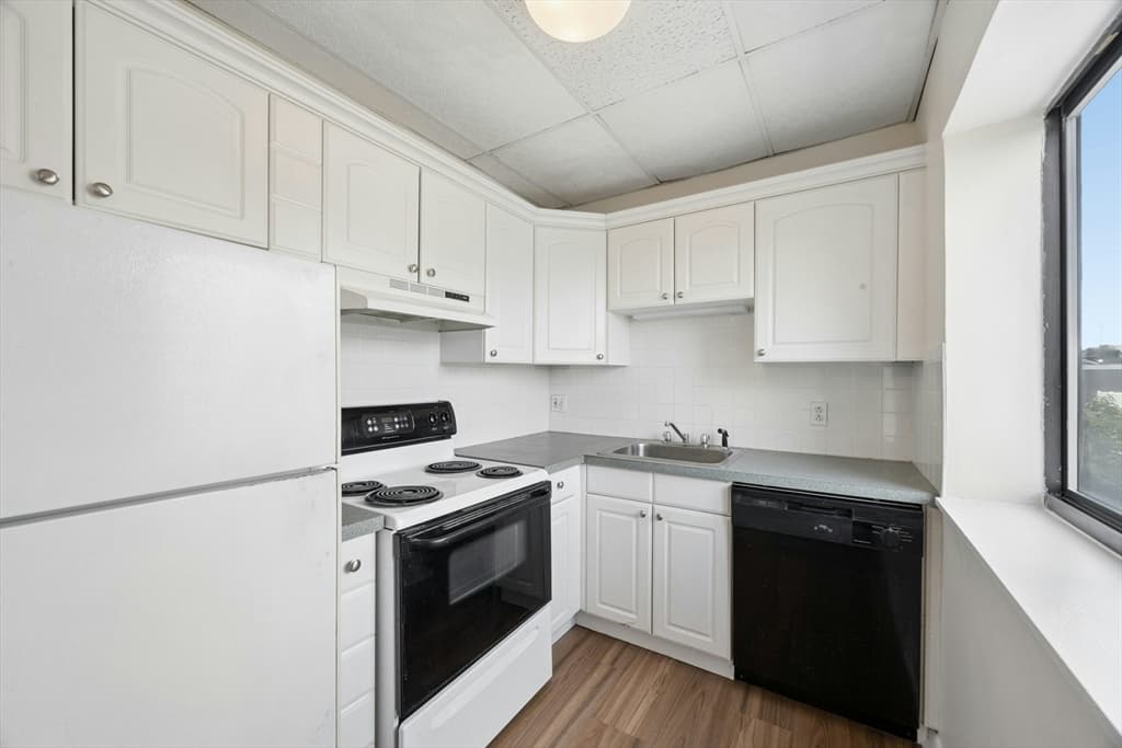 549 E 4th St # D5, Boston MA 02127 photo 4