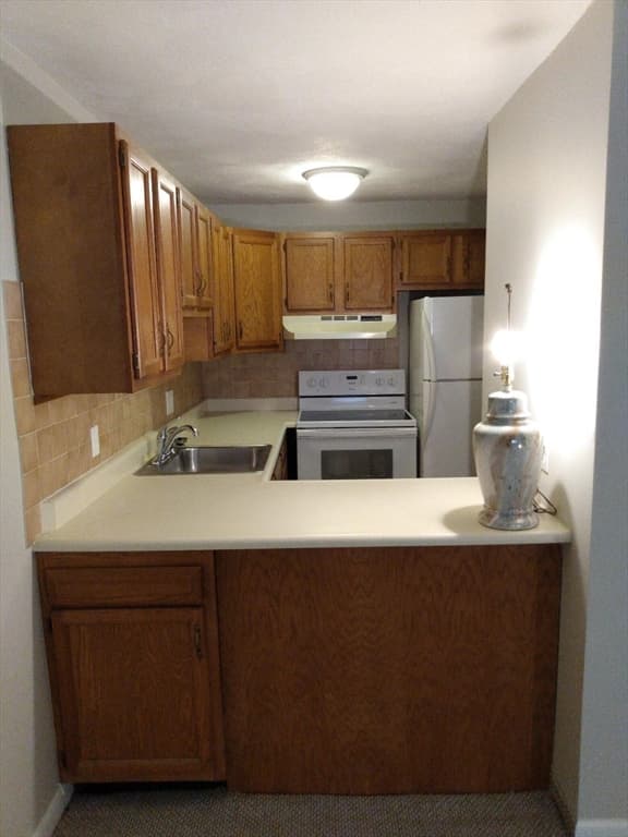 616 Boston Post Rd E # 7, Marlborough MA 01752