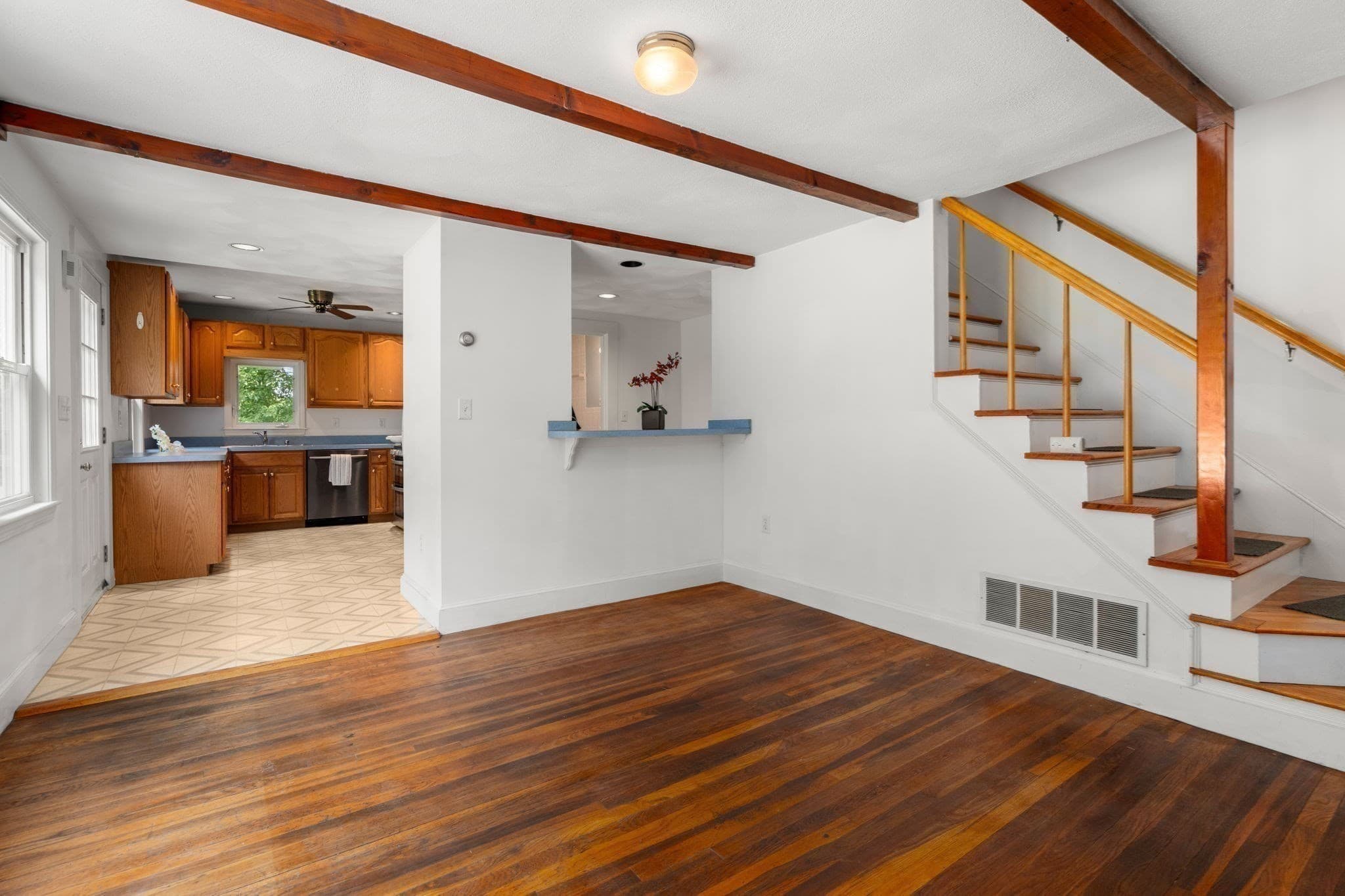 Single Family Residence at 287 Haverhill St, North Reading MA 01864, photo 3 of 34