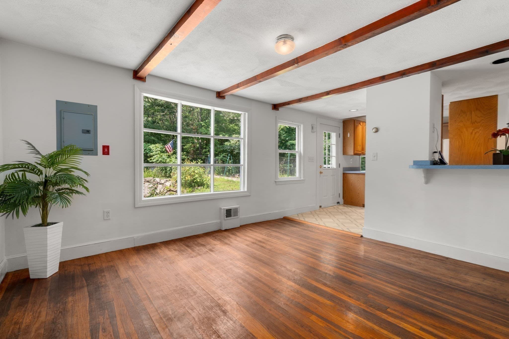 Single Family Residence at 287 Haverhill St, North Reading MA 01864, photo 5 of 34