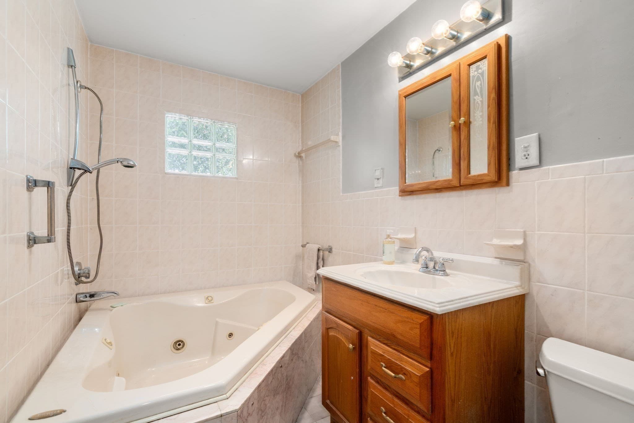 Single Family Residence at 287 Haverhill St, North Reading MA 01864, photo 14 of 34