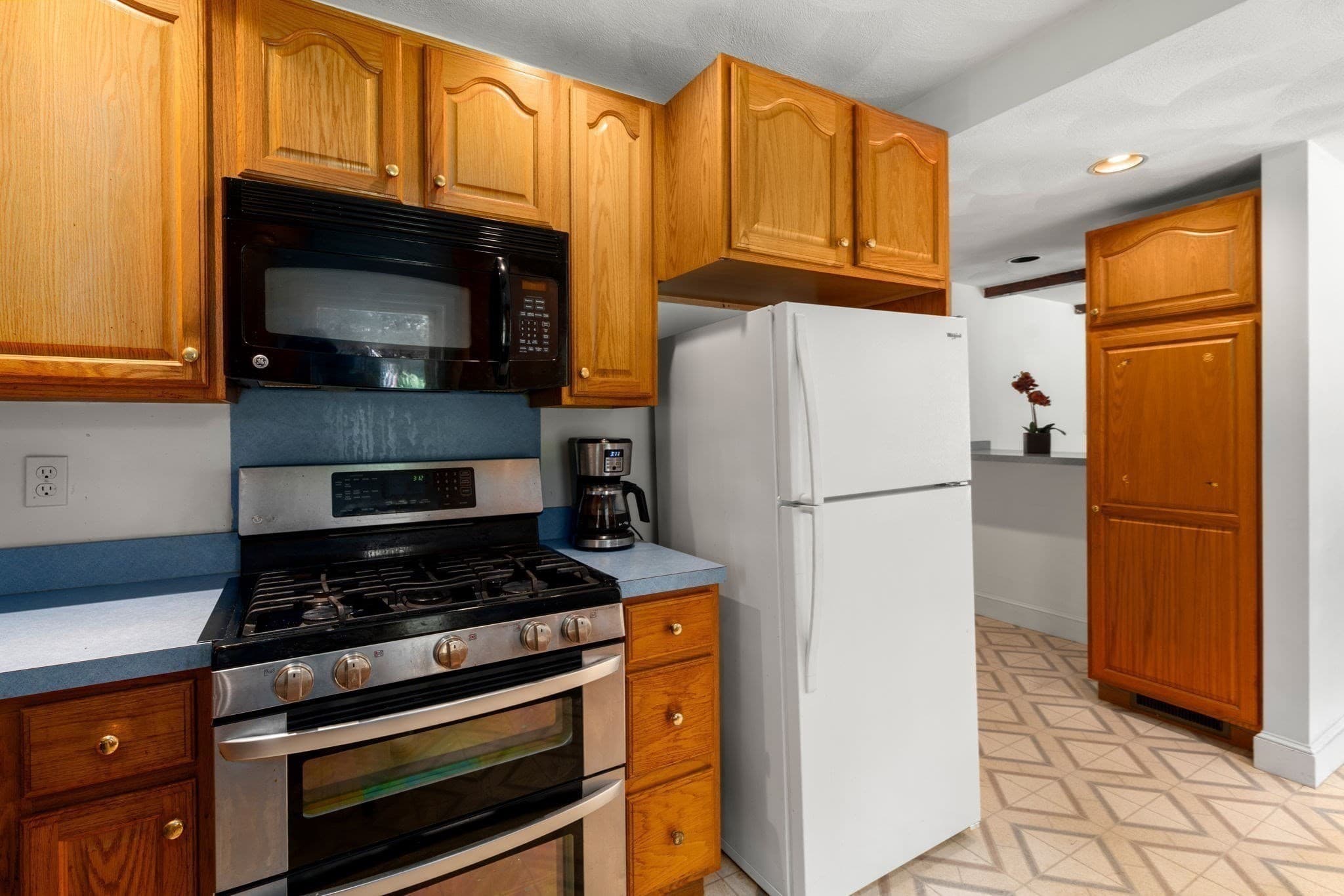 Single Family Residence at 287 Haverhill St, North Reading MA 01864, photo 8 of 34