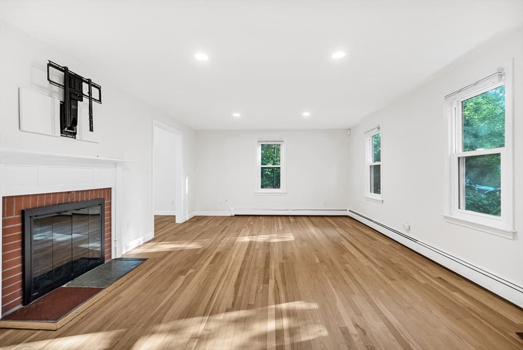 81 Seaver St, Wellesley MA 02481 photo 6