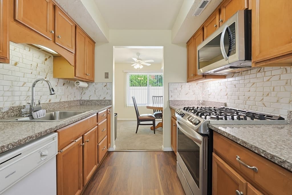 31 Greenbrook Drive # 31, Stoughton MA 02072 photo 6