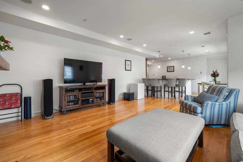 350 West 2nd St # 1, Boston MA 02127 photo 5