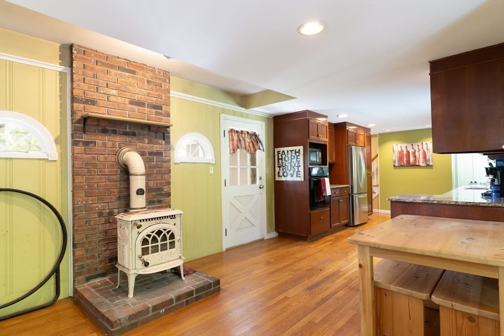 757 South St, Southbridge MA 01550 photo 4