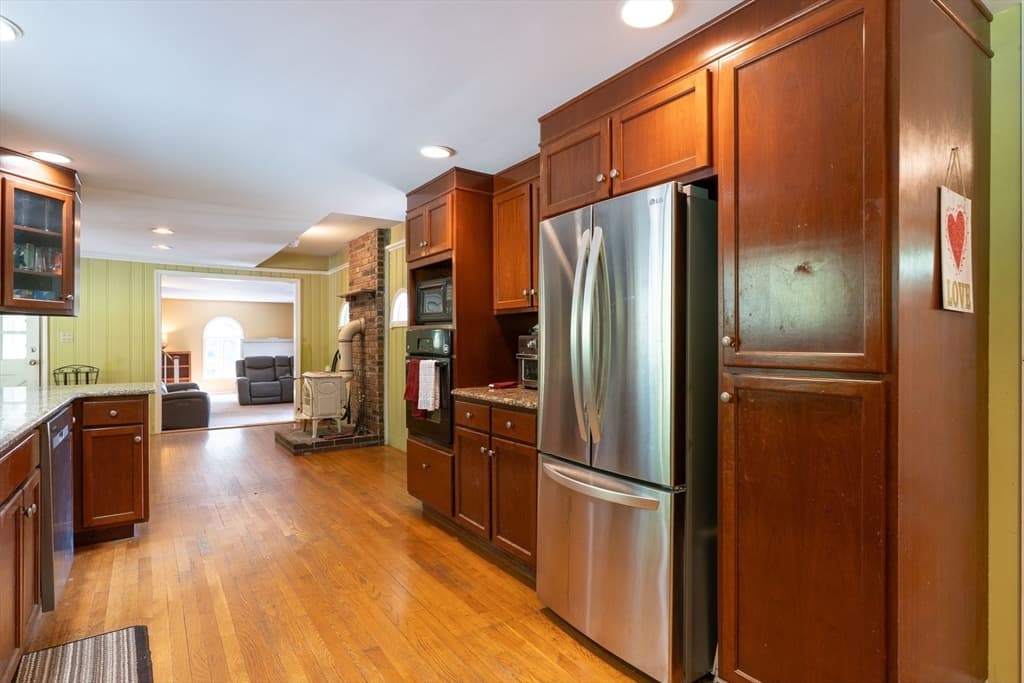 757 South St, Southbridge MA 01550 photo 8